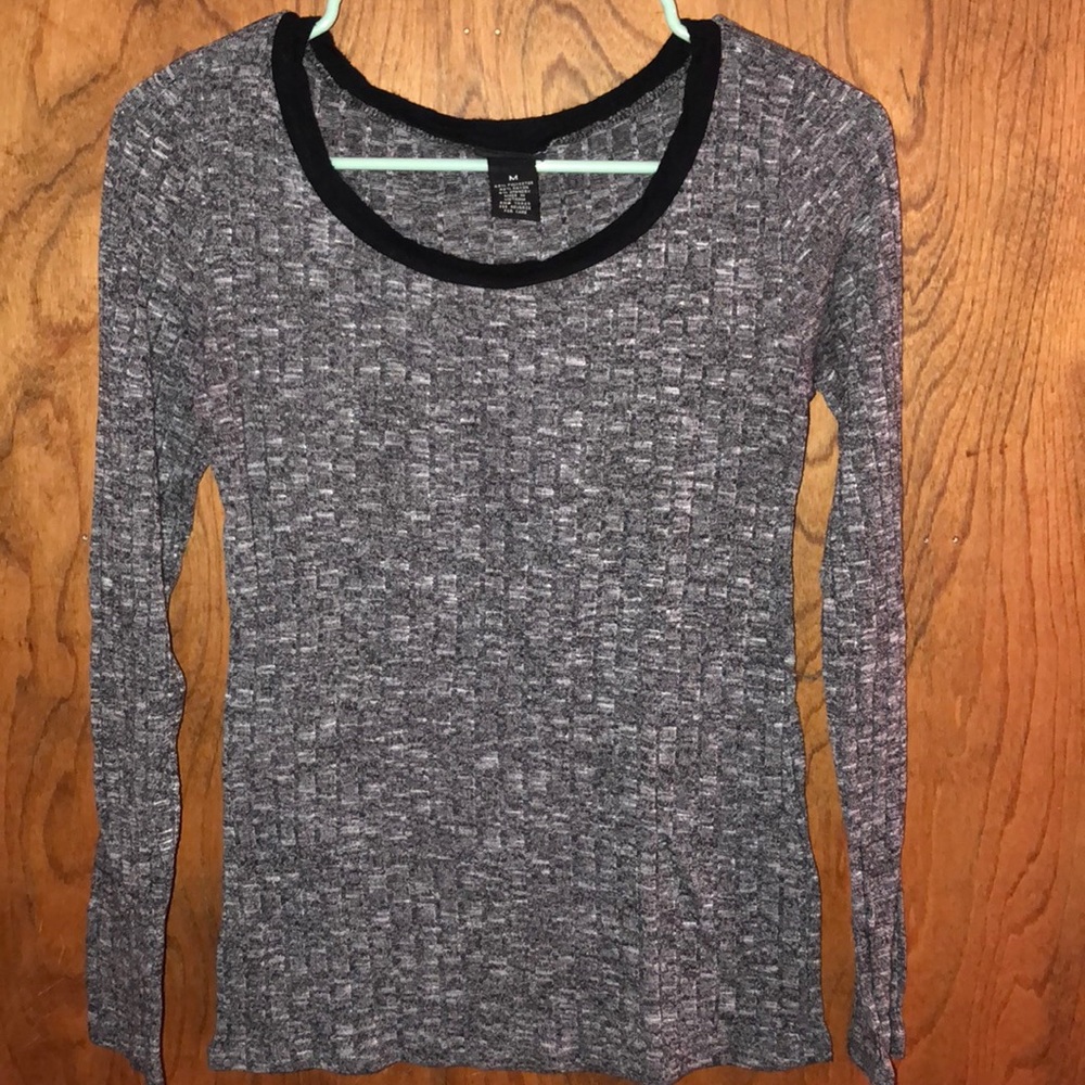 Grey long sleeve tee